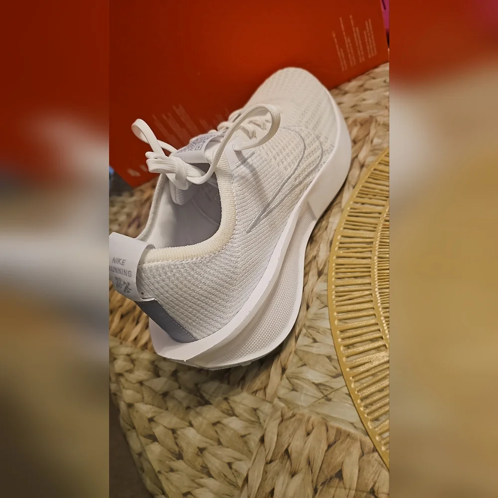 Nike Interact Women's Running Shoes - Picture 2 of 9